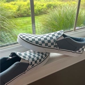 Brand new!!! Men’s grey white checked Vans size 12